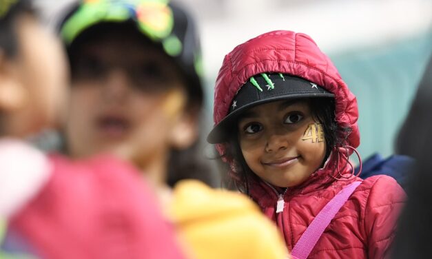 MotoGP-fans: Passionerade entusiaster som bränner gummi på tribunerna!