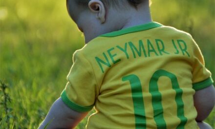 Neymar Jr.: En stjärnas resa – Från bakgrunden till den framgångsrika karriären, betydelsen av familjen och den enorma lönen